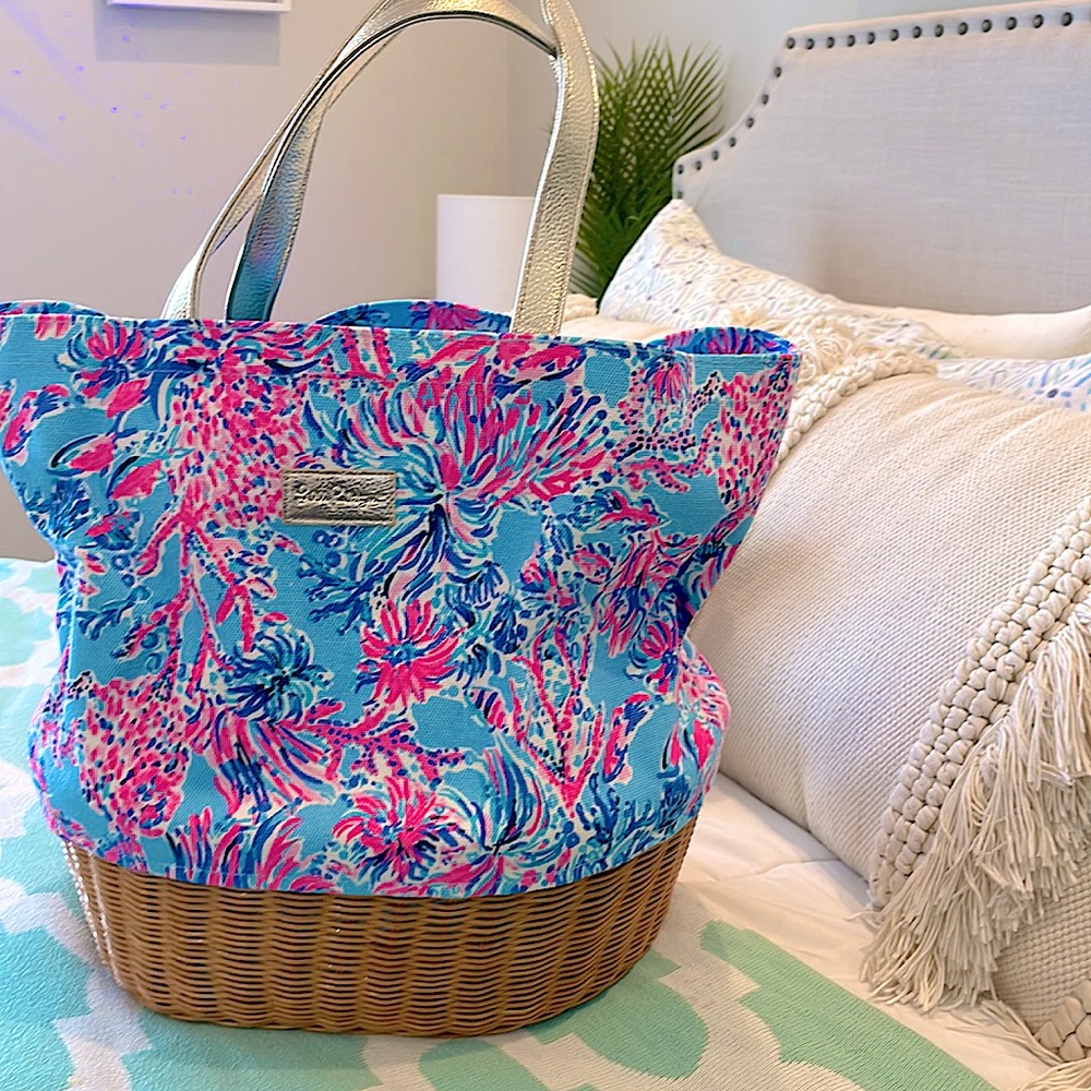 Lily Pulitzer adorable beach bag for sale🌊💕
